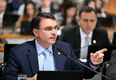 Flávio Bolsonaro aciona TSE após desgaste em pesquisa eleitoral